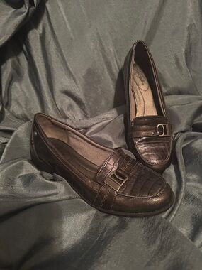 Life Stride Kiss Classic Women's dark grey Croc-Embossed Slip-On Loafers